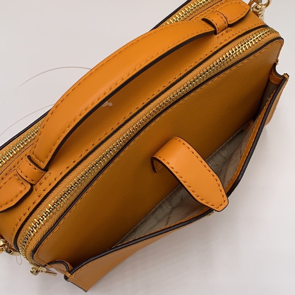 MICHAEL KORS JET SET ITEM MEDIUM DOUBLE ZIP PHONE XBODY HONEYCOMB COLOR
NWT - Picture 9 of 16